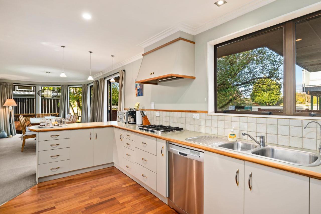 Taupo Escape - Rainbow Point Holiday Home Extérieur photo
